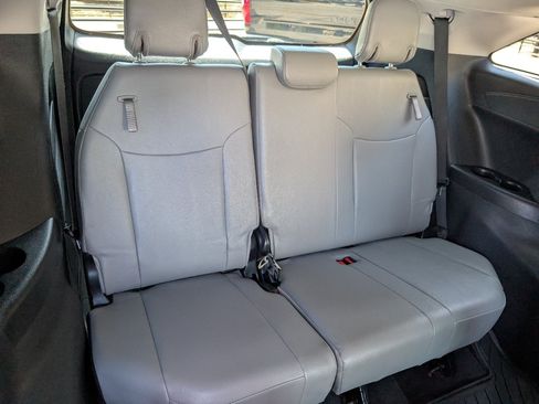 Used 2026 Toyota Sienna XLE FWD image 6