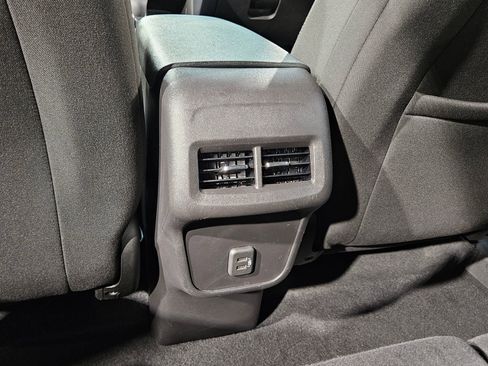 Used 2024 Chevrolet Equinox LT image 38