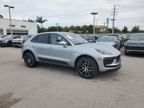 Used 2023 Porsche Macan AWD/4WD image 4