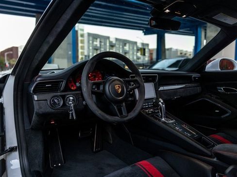 Used 2018 Porsche 911 GT3 image 4