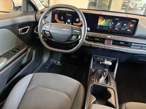 Used 2025 Kia K4 FWD image 43