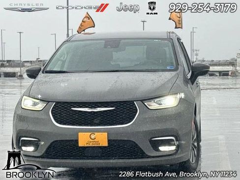 Certified 2023 Chrysler Pacifica Touring-L FWD image 1