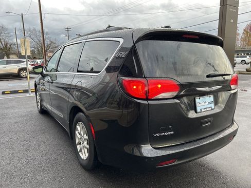 Used 2020 Chrysler Voyager Lxi image 7