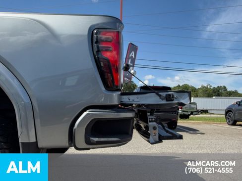 Used 2024 GMC Sierra 2500 AT4 w/ AT4 Premium Plus Package AWD/4WD image 8