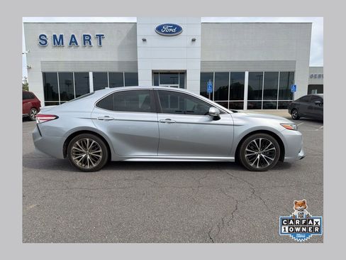Used 2020 Toyota Camry SE w/ Convenience Package image 1
