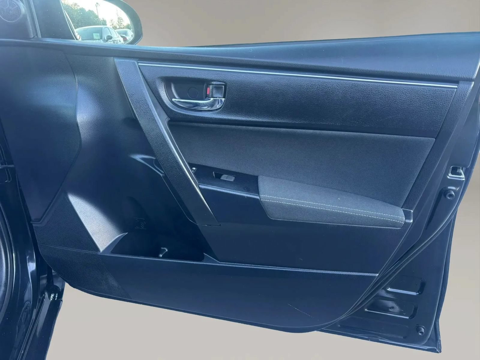 Used 2017 Toyota Corolla LE FWD image 16