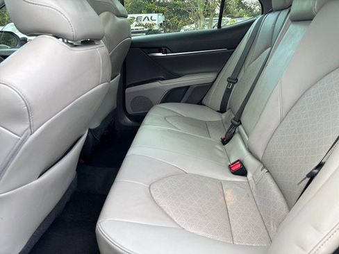Used 2021 Toyota Camry XSE image 11