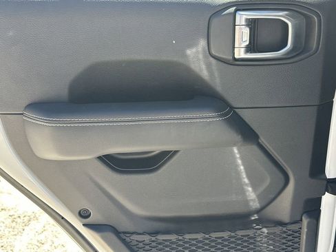 Used 2022 Jeep Wrangler Unlimited Sahara image 22