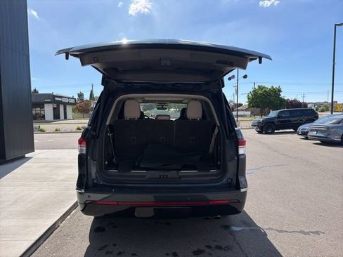 Used 2022 Lincoln Navigator Reserve AWD/4WD image 8