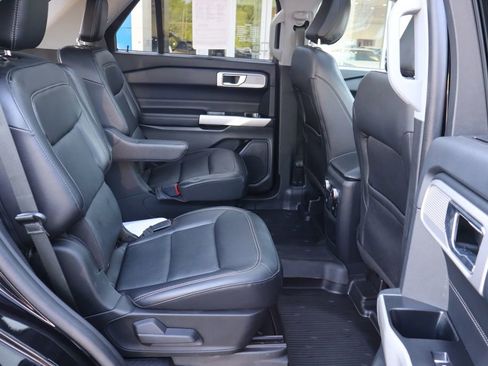 Used 2021 Ford Explorer Limited w/ Equipment Group 301A AWD/4WD image 27