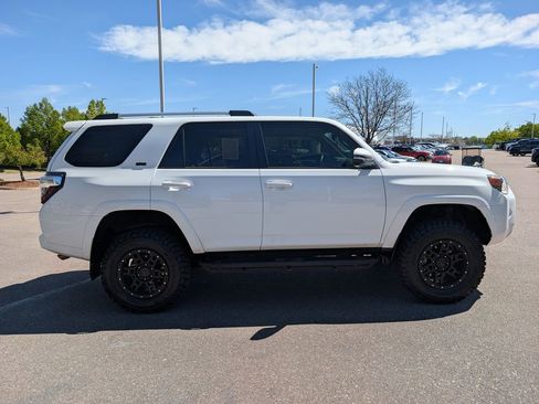 Used 2022 Toyota 4Runner SR5 Premium w/ Moonroof Package AWD/4WD image 7