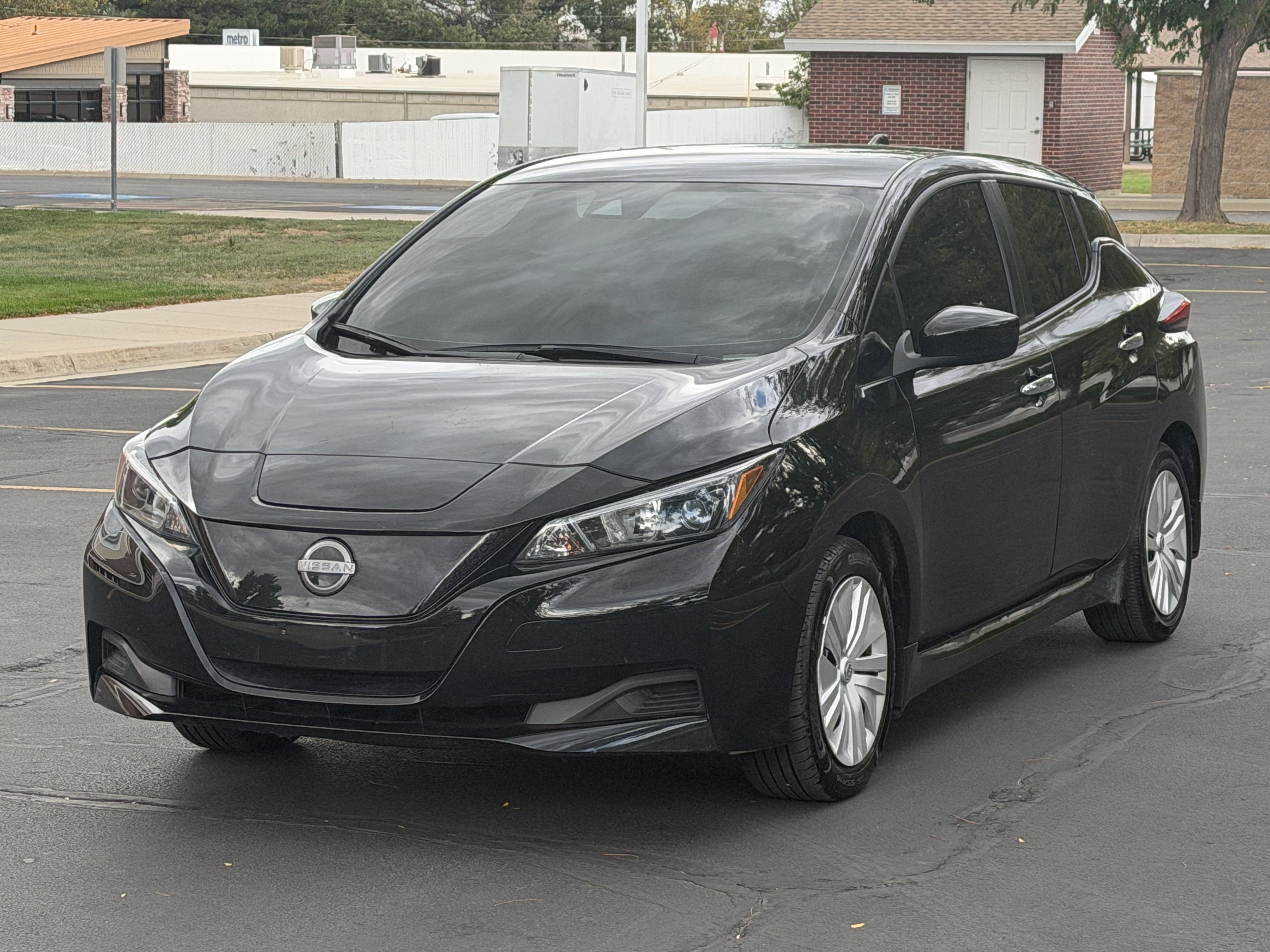 Used 2025 Nissan Leaf S FWD image 2