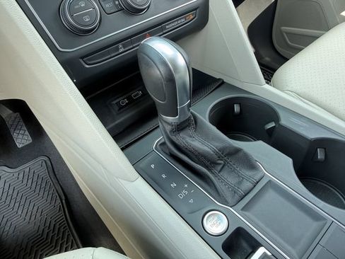 Used 2019 Volkswagen Atlas SE FWD image 19