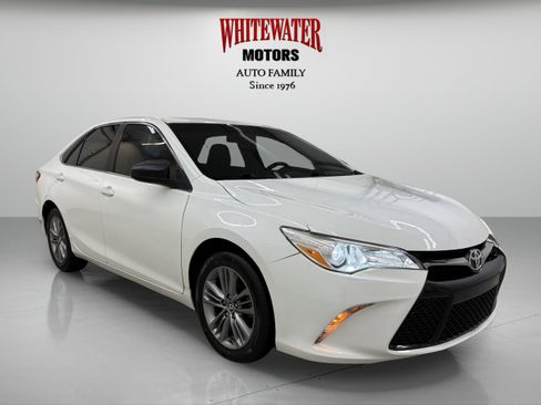 Used 2016 Toyota Camry SE FWD image 5