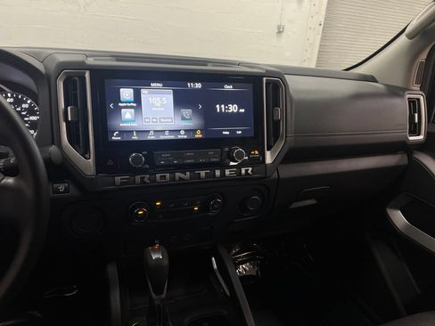 Used 2025 Nissan Frontier SV w/ Tow Package RWD image 18