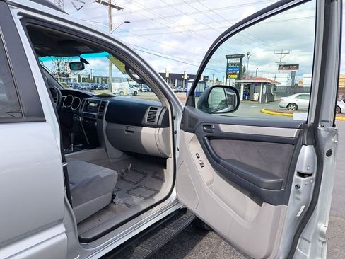 Used 2005 Toyota 4Runner SR5 image 16