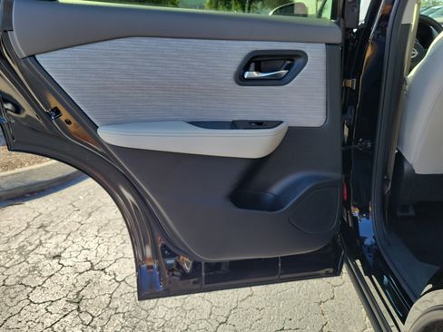 Certified 2023 Nissan Rogue SV FWD image 10