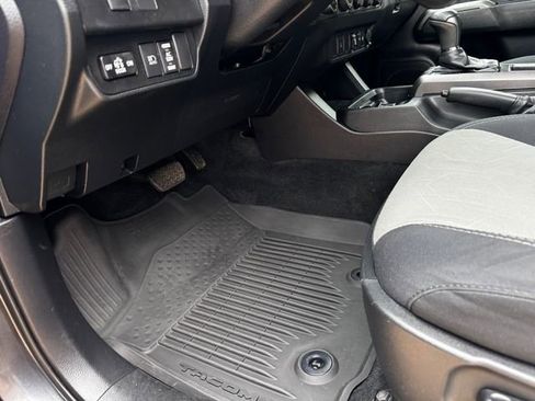 Used 2022 Toyota Tacoma 4x4 Double Cab image 27