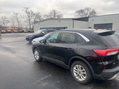 Used 2020 Ford Escape SE image 19