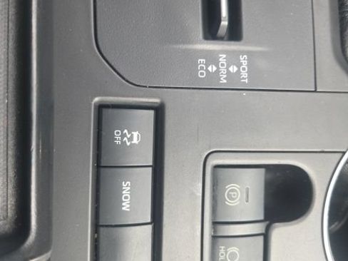 Used 2021 Toyota Highlander L FWD image 33