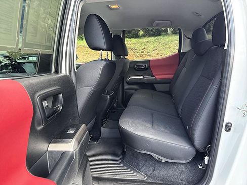 Certified 2022 Toyota Tacoma SR5 AWD/4WD image 12