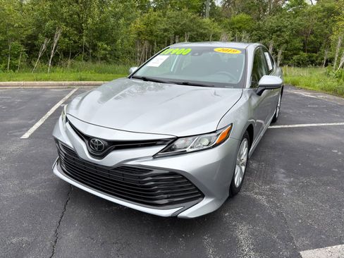 Used 2019 Toyota Camry LE FWD image 2