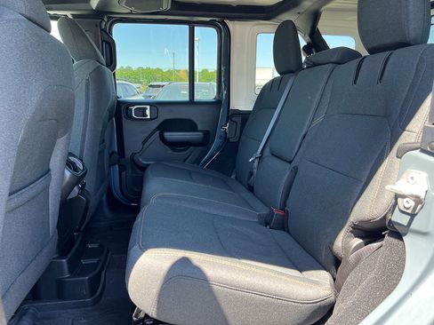Used 2024 Jeep Wrangler Unlimited AWD/4WD image 25