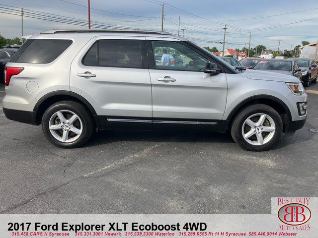 Used 2017 Ford Explorer XLT w/ Equipment Group 202A AWD/4WD image 8