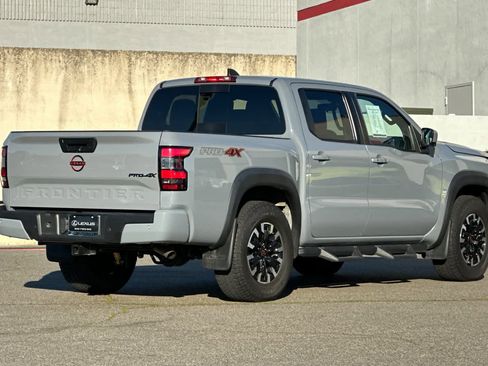 Used 2023 Nissan Frontier PRO-4X w/ Pro Convenience Package image 2