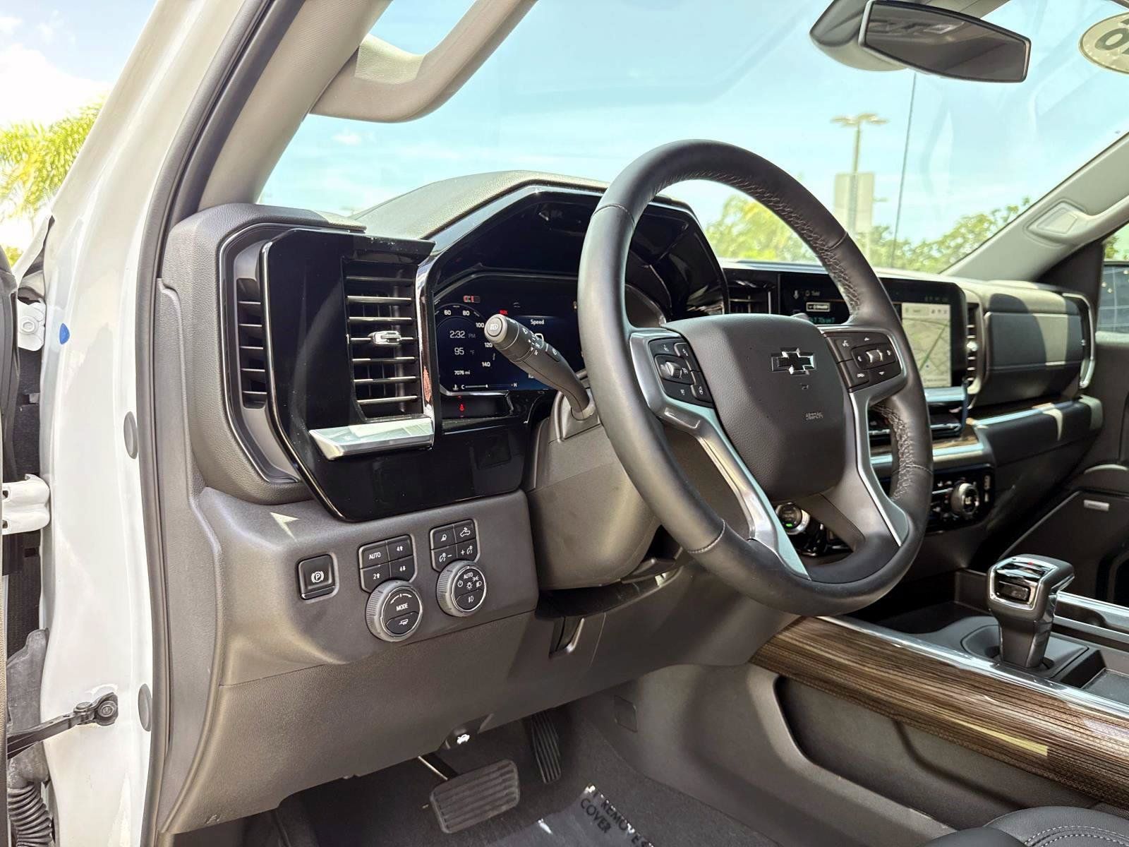 Used 2026 Chevrolet Silverado 1500 LT Trail Boss w/ LT Trail Boss Premium Package AWD/4WD image 20