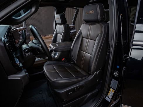 Used 2024 Chevrolet Silverado 3500 High Country w/ High Country Premium Package image 26