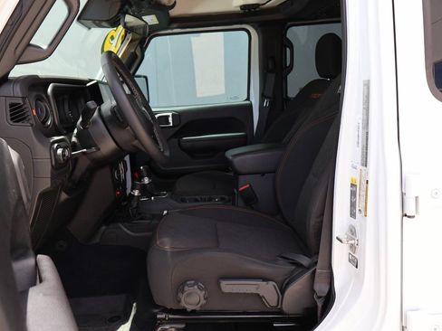 Used 2025 Jeep Gladiator Mojave w/ Safety Group AWD/4WD image 8