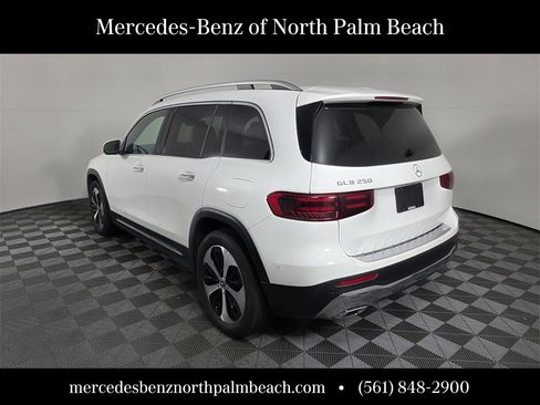 Certified 2025 Mercedes-Benz GLB 250 image 4