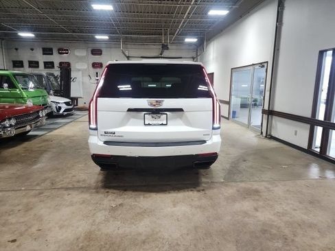 Used 2025 Cadillac Escalade Sport w/ Touring Package AWD/4WD image 5
