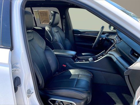 Certified 2023 Jeep Grand Cherokee Overland w/ Luxury Tech Group IV image 25