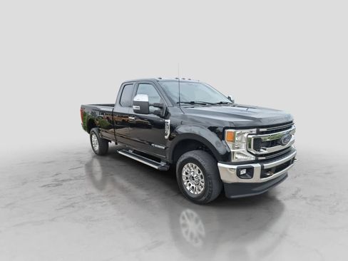 Used 2022 Ford F250 XLT w/ XLT Premium Package AWD/4WD image 2