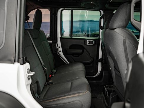 Used 2025 Jeep Wrangler Sport image 41