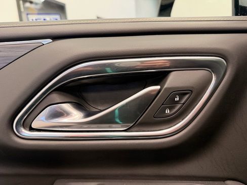 Used 2023 GMC Yukon XL SLT w/ SLT Premium Package image 27