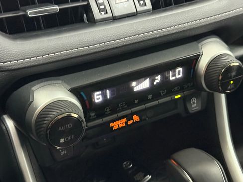 Used 2022 Toyota RAV4 XLE Premium image 26
