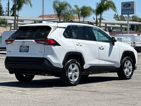 Used 2021 Toyota RAV4 XLE w/ Carpet Mat Package (TMS) FWD image 3