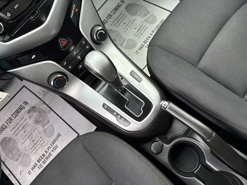 Used 2016 Chevrolet Cruze LT image 34