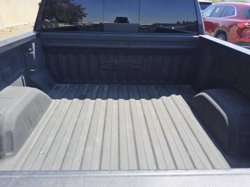 Used 2022 GMC Sierra 1500 SLT w/ SLT Premium Plus Package AWD/4WD image 8