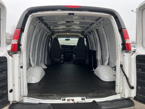 Used 2016 Chevrolet Express 3500 image 11