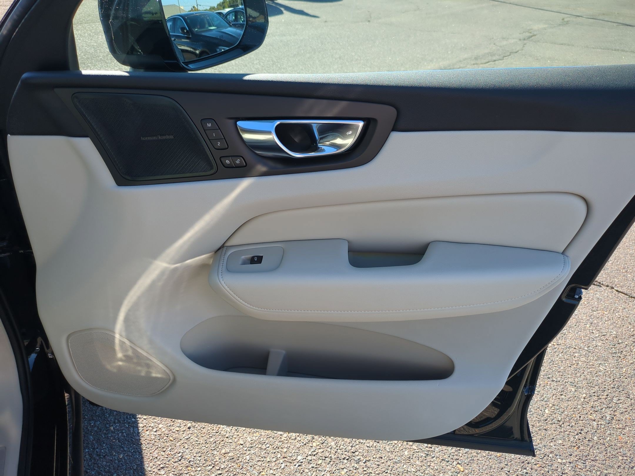 Used 2022 Volvo XC60 B5 Inscription w/ Advanced Package AWD/4WD image 35