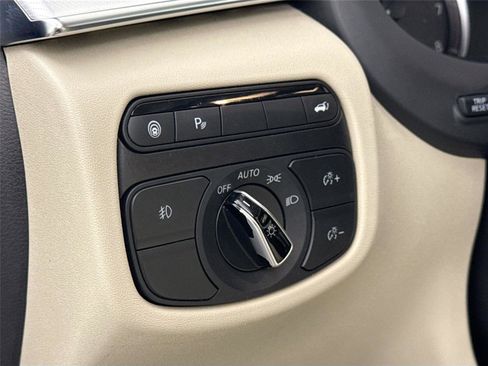 Used 2019 INFINITI QX50 Essential w/ Premium Audio Package image 15