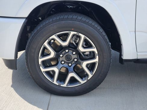 New 2026 RAM 1500 Laramie AWD/4WD image 11