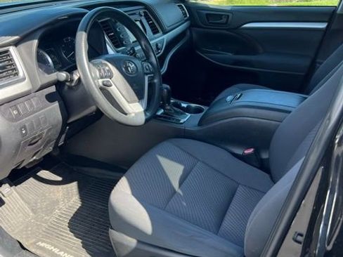 Used 2019 Toyota Highlander LE FWD image 11