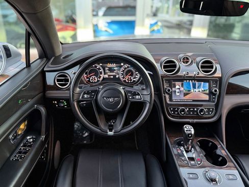 Used 2019 Bentley Bentayga AWD/4WD image 40