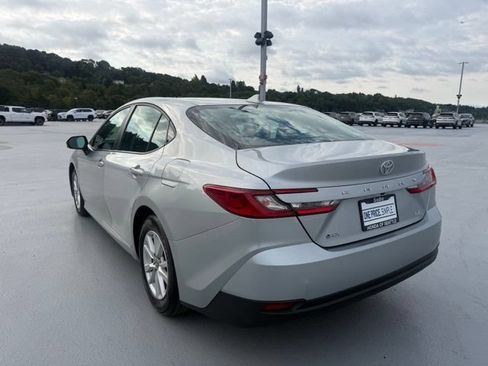 Used 2025 Toyota Camry LE FWD image 5