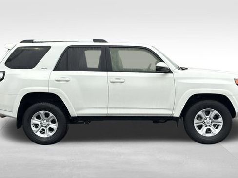 Used 2024 Toyota 4Runner SR5 image 31